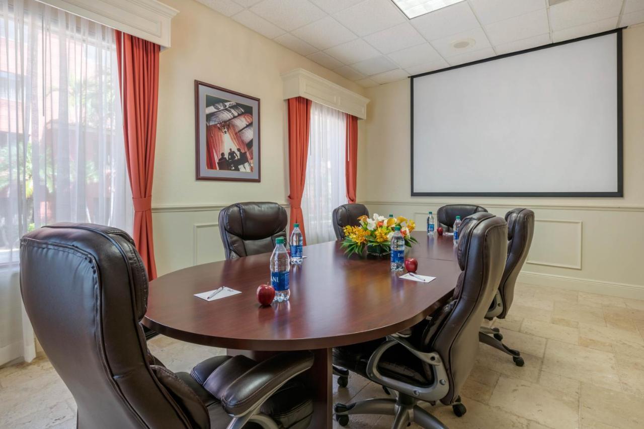 Best Western Plus Palm Beach Gardens Hotel & Suites And Conference Ct מראה חיצוני תמונה